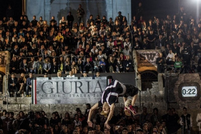 Freestyler: Οι μοναχικοί γητευτές της μπάλας(video+photos)