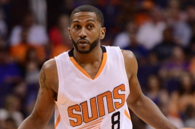 Φίνιξ Σανς: Αστείος παραγκωνισμός του Μακ Νιλ