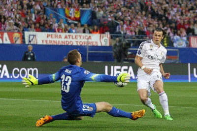 Μπλόκο σε Μπέιλ οπαδοί της Ρεάλ Μαδρίτης (video)