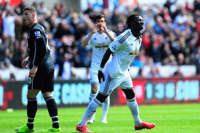 Σουόνσι: Πλήγμα με Γκομίς