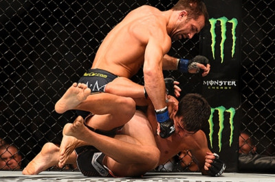 UFC on FOX 15: «Μύρισαν» τίτλο οι Rockhold και Holloway (videos)