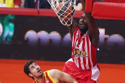 Ολυμπιακός: Σαρωτικός ο Χάντερ (video)