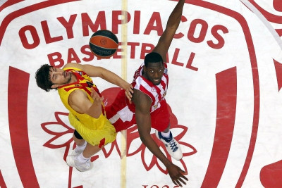 Ολυμπιακός: Το εντυπωσιακό κόψιμο του Ντάνστον (video)