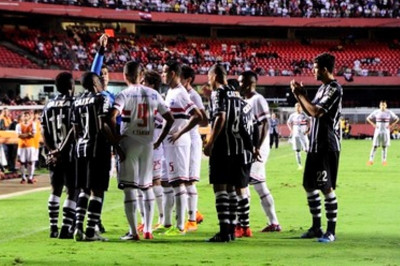 Πλήρωσε ακριβά το …κακό θέατρο ο Λουίς Φαμπιάνο (video)