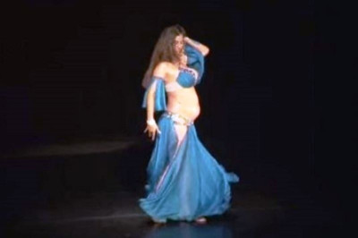 Αυτή η έγκυος γυναίκα ξεσήκωσε τους πάντες με τον χορό της κοιλιάς! (βίντεο)