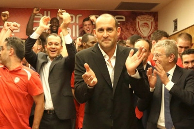 Αγγελόπουλος: «Είστε ομαδάρα, εσάς τρέμουν!»(video)