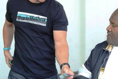 Διάσημος ηθοποιός δίνει 100 δολάρια σε άστεγο που είδε στον δρόμο