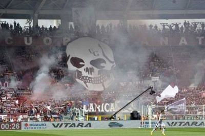 Έκρηξη  βόμβας  μολότοφ  και 9 τραυματίες στο  ντέρμπι του Τορίνο (video+photos)