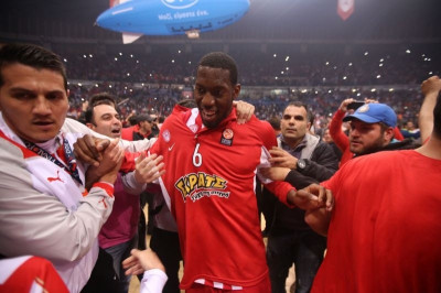 Ντάνστον: «Τρελάθηκα με το τρίποντο»