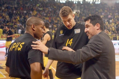 Άρης: Κανονικά ο Βεζένκοφ, θεραπεία ο Τόμας