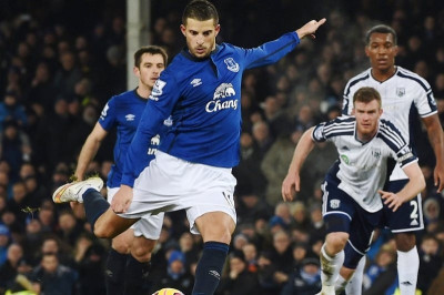 Μιραλάς: «Θα μείνω στην Έβερτον»