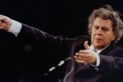 Ολυμπιακός: «Tο 42ο αφιερωμένo στον Μίκη Θεοδωράκη»