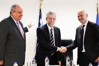 Κουίκ: «Δεν θίγεται το αυτοδιοίκητο»