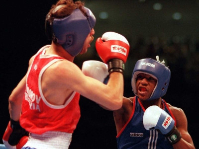 Ο άνθρωπος που «λύγισε» τον Floyd Mayweather (photos&videos)