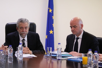 Ινφαντίνο: «Αλλάζετε ή αποκλείεστε»