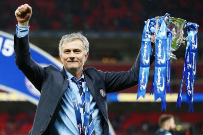 Τσέλσι: Αύξηση και ανανέωση σε Μουρίνιο