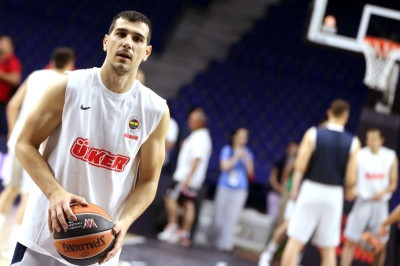 Ζήσης: «Οι Έλληνες είμαστε οι καλύτεροι»