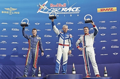 Red Bull Air Race: O Bonhomme κέρδισε την πρώτη αερομαχία στην Ιαπωνία (photos)