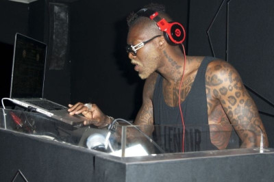 Παρτάρει και δεν σταματάει τη μπάλα ο Σισέ! (photos)