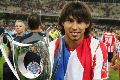 Ολυμπιακός: Η «ερυθρόλευκη» χρονιά του Μπενίτες (video)