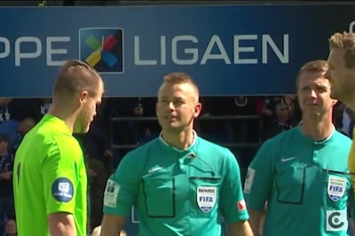 Διαιτητής πέταξε κέρμα σε ποδοσφαιριστή! (video)