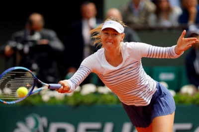 Roland Garros: Κούνησε… μαντίλι η Σαράποβα (video)