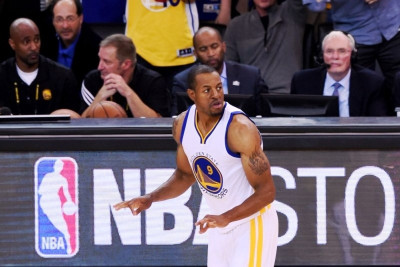 Το... ξυπόλυτο τρίποντο του Ιγκουοντάλα! (video)