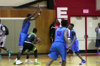 Ένας… γίγαντας στο εφηβικό μπάσκετ (video)