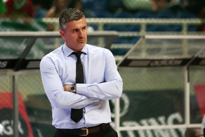 Κόουτς με μισθό 2.400!