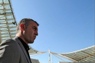 Απάντηση για τις μεταγραφές της ΑΕΚ που μας άφησε... κόκαλο! «Θα έδινες στον Δέλλα να οδηγήσει Φεράρι;»...