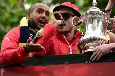 Τραγούδησες σύνθημα; 40.000 λίρες! (video)