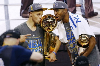 Ο MVP Iguodala και οι υπόλοιποι Black & Deckers (videos)