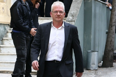 Απολογείται ο Σαρρής