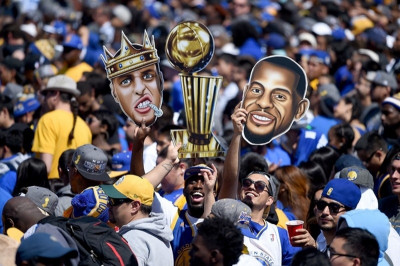 Παραλίγο τραγωδία στην παρέλαση των Warriors! (photos&videos)