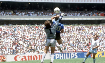 Σαν σήμερα: Το χέρι και το γκολ του Θεού! (videos+photos)