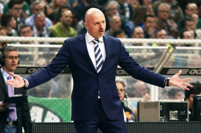 Ανατροπή και παραμονή Ομπράντοβιτς