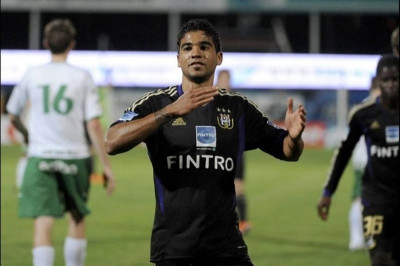 Τρεις συν ένας στόχοι για την ΑΕΚ