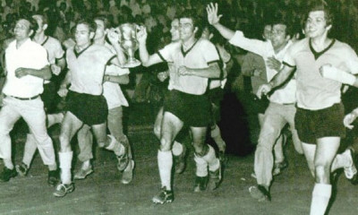 Σαν Σήμερα: Όταν ο Άρης σήκωνε την τελευταία του κούπα (photos+video)