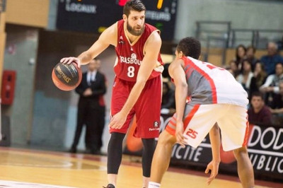 Κλείνει στη Βαλένθια ο Ντιό