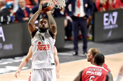 Εμείνε στην Ρεάλ ο Ρίβερς