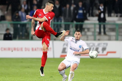 Τα μαζεύει και πάει Γαλλία ο Βλαχοδήμος;