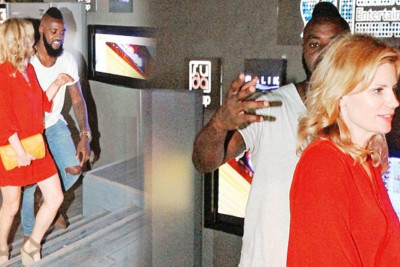 Η επεισοδιακή έξοδος του Ιτάνζ με την ξανθιά καλλονή