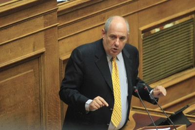 Πέταξαν on air νερό στον Κουίκ (video)