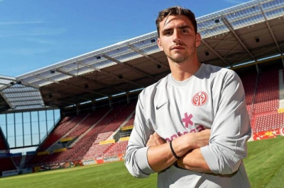 ΟΡΙΣΤΙΚΟ: Στην Αθήνα ο Καπίνο, υπογράφει στον Ολυμπιακό!