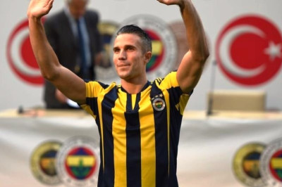 Χάνει το φιλικό ο Φαν Πέρσι