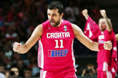 Σιμόν κι επίσημα