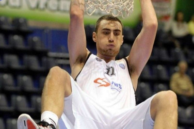 Κλείνει Μιλουτίνοφ ο Ολυμπιακός