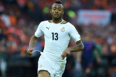 «Βόμβα» Άστον Βίλα με Αγιού!