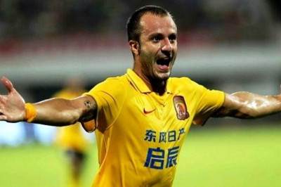 Πάει για το «μπαμ» με Τζιλαρντίνο