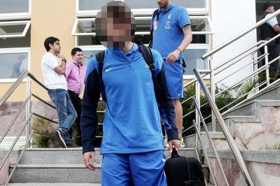 Έλληνας διεθνής πάει για… επική κωλοτούμπα